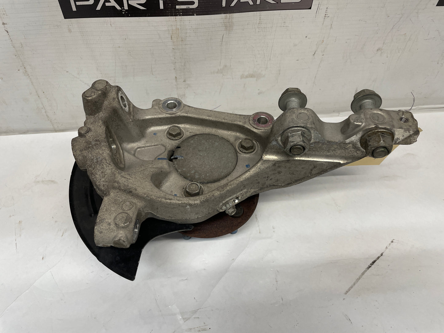 2014 Chevy Camaro ZL1 LH Driver Front Suspension Spindle Knuckle Hub Assembly OEM - Day's Parts Yard