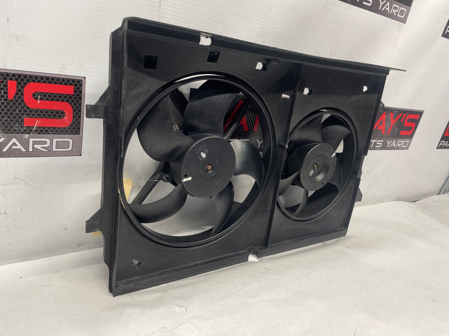 2005 Pontiac GTO Dual Radiator Electric Cooling Fans Shroud Assembly OEM - Day's Parts Yard