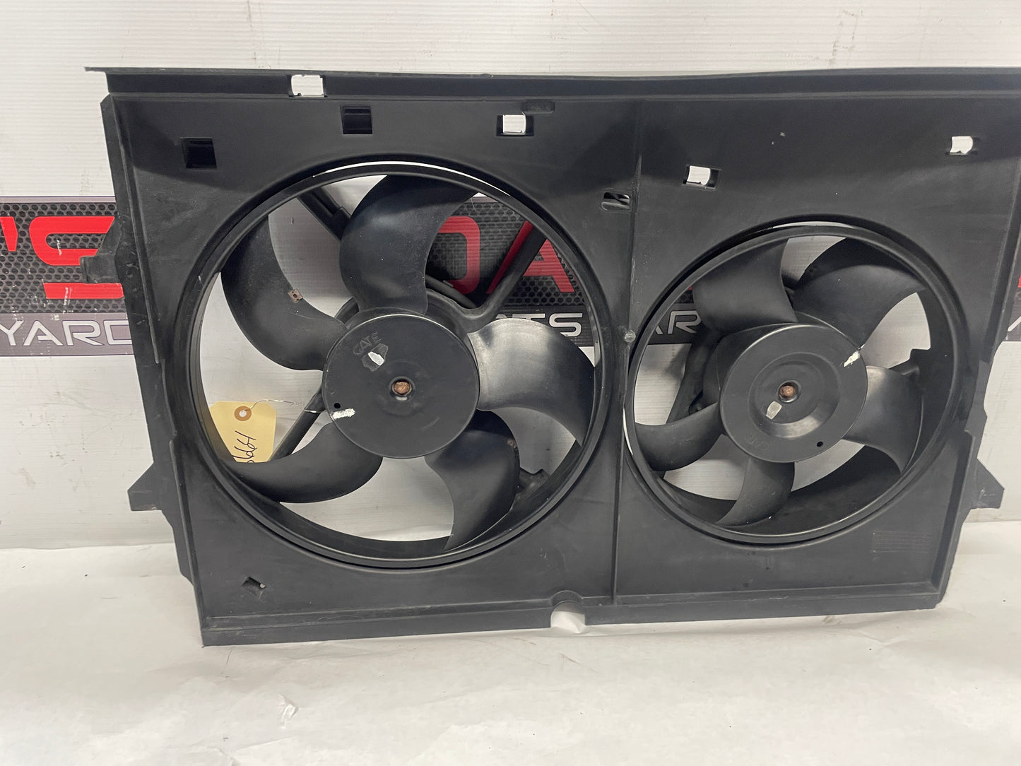 2005 Pontiac GTO Dual Radiator Electric Cooling Fans Shroud Assembly OEM - Day's Parts Yard