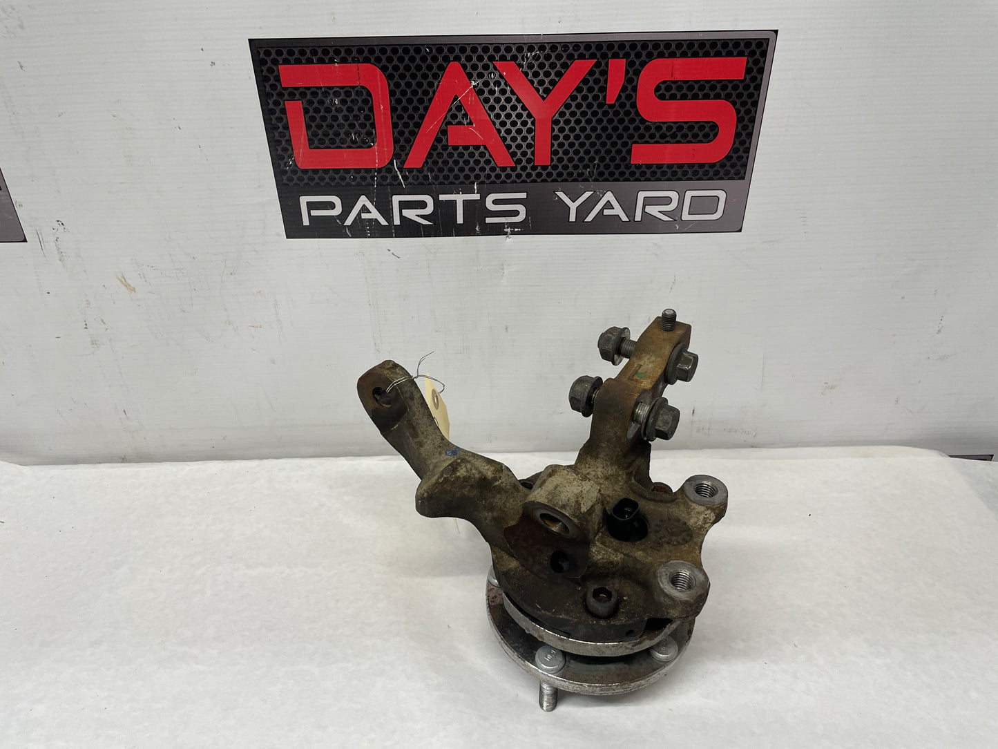 2005 Pontiac GTO LH Driver Front Suspension Spindle Hub Knuckle Assembly OEM - Day's Parts Yard
