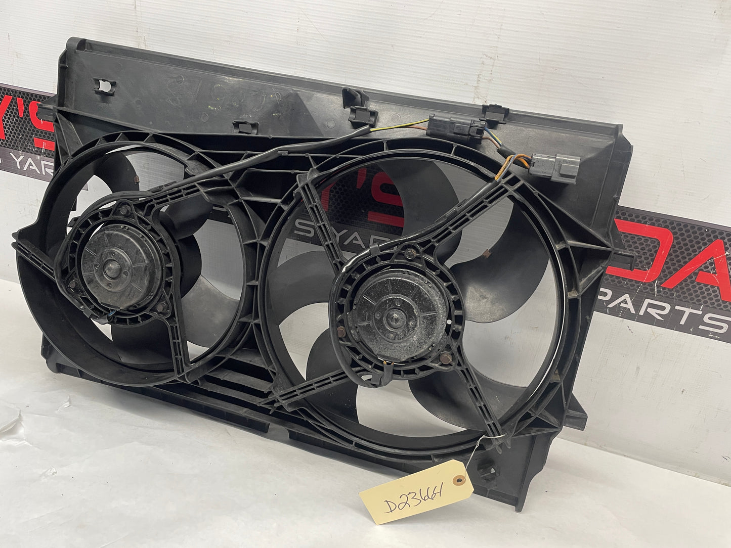 2005 Pontiac GTO Dual Radiator Electric Cooling Fans Shroud Assembly OEM - Day's Parts Yard
