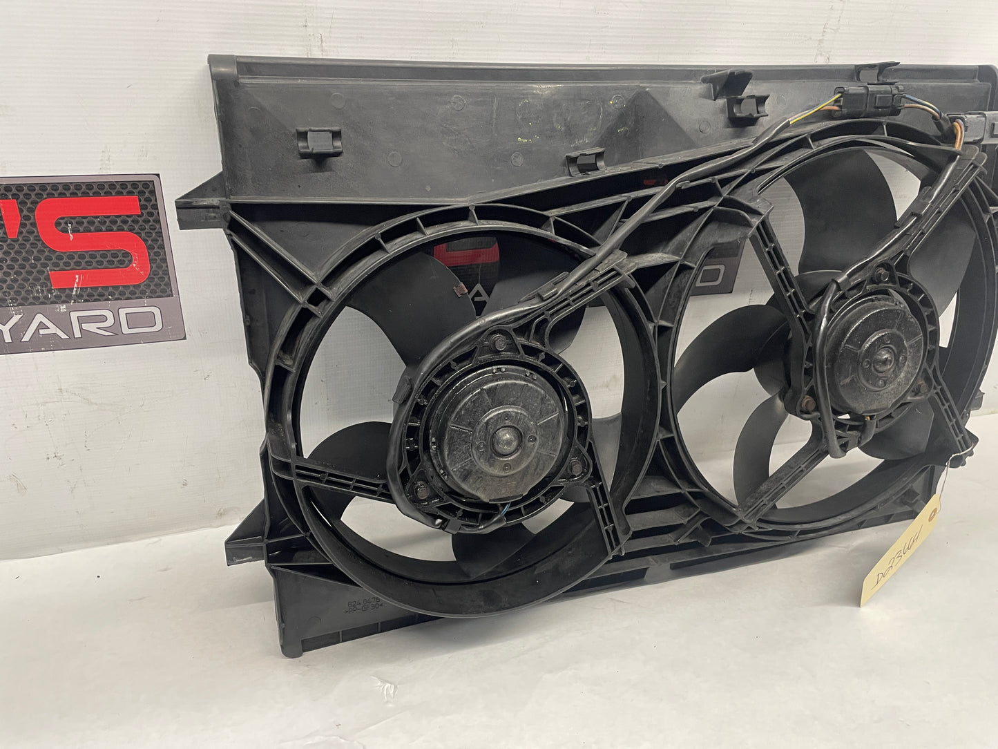 2005 Pontiac GTO Dual Radiator Electric Cooling Fans Shroud Assembly OEM - Day's Parts Yard