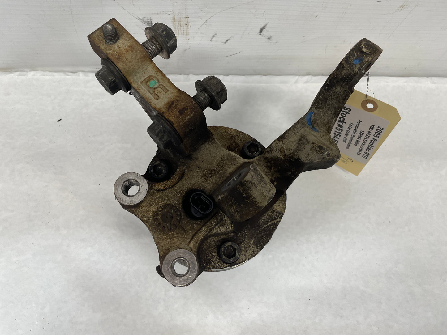 2005 Pontiac GTO RH Passenger Front Suspension Spindle Hub Knuckle Assembly OEM - Day's Parts Yard
