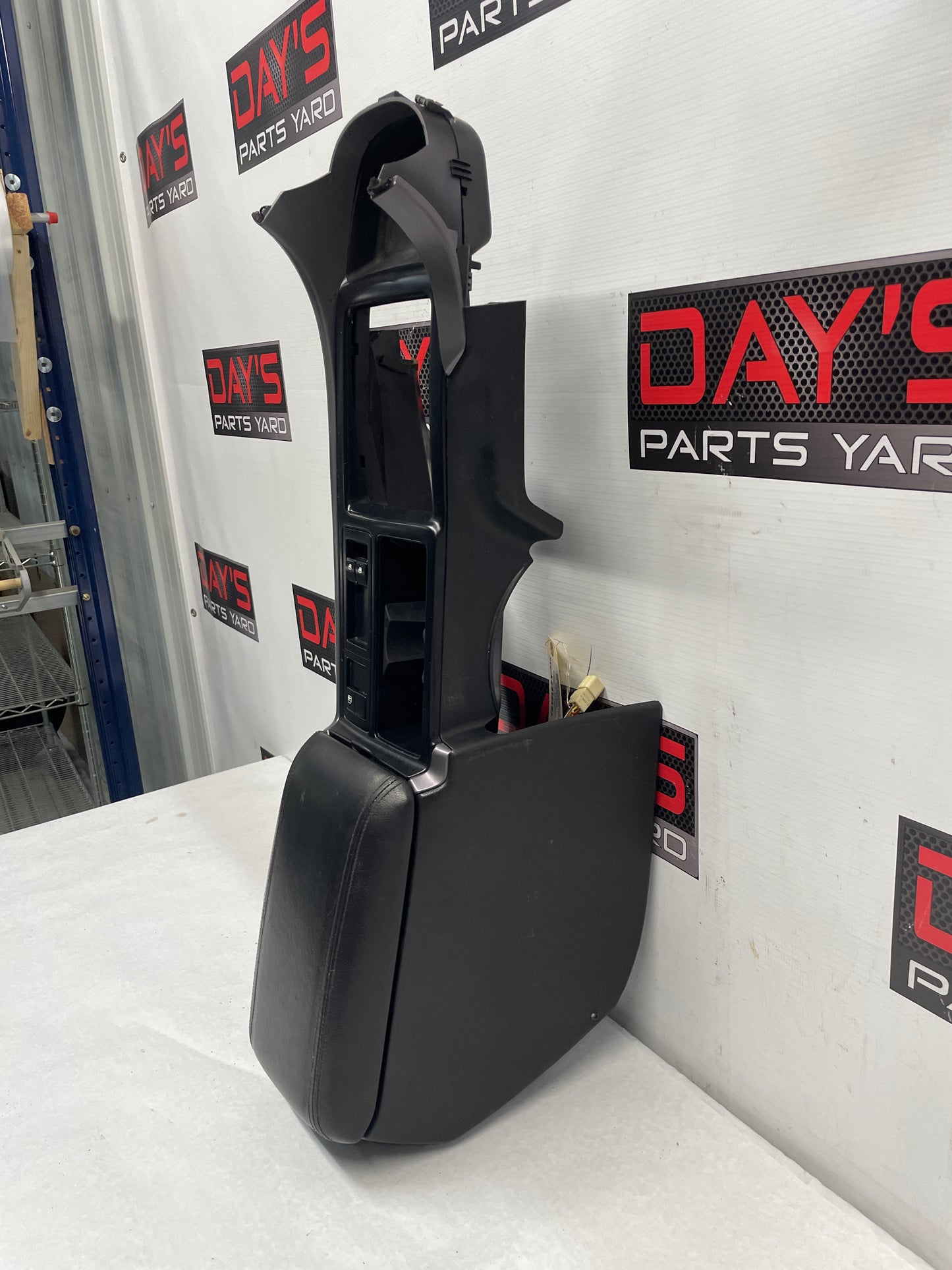2005 Pontiac GTO Center Console Armrest OEM - Day's Parts Yard