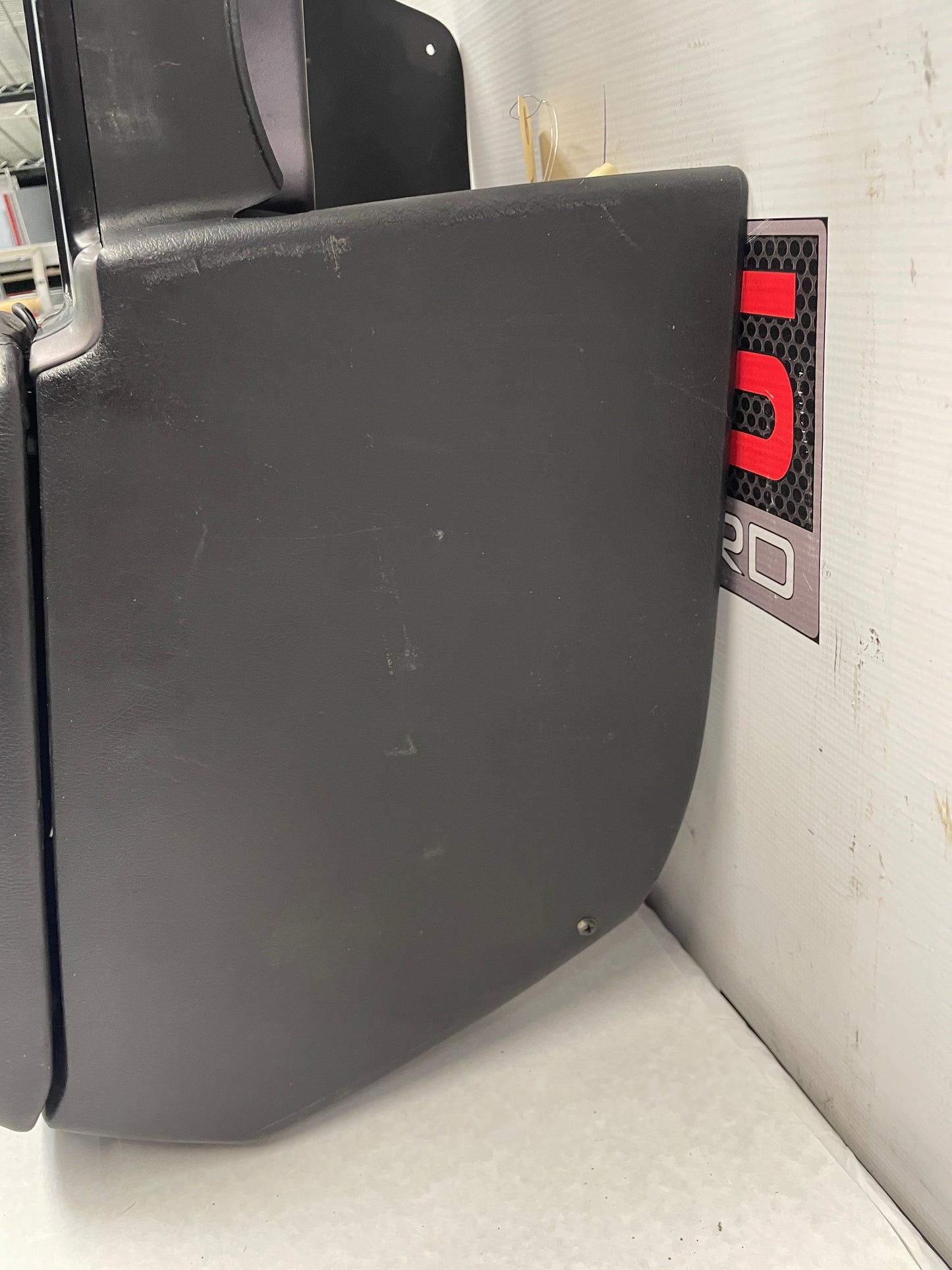 2005 Pontiac GTO Center Console Armrest OEM - Day's Parts Yard