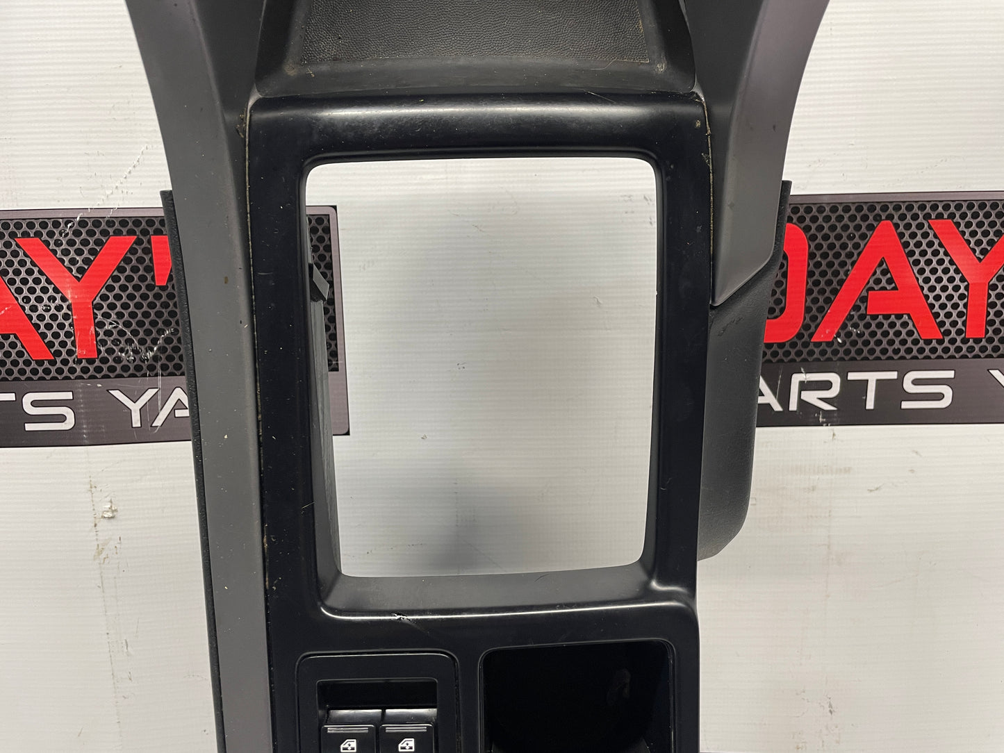 2005 Pontiac GTO Center Console Armrest OEM - Day's Parts Yard