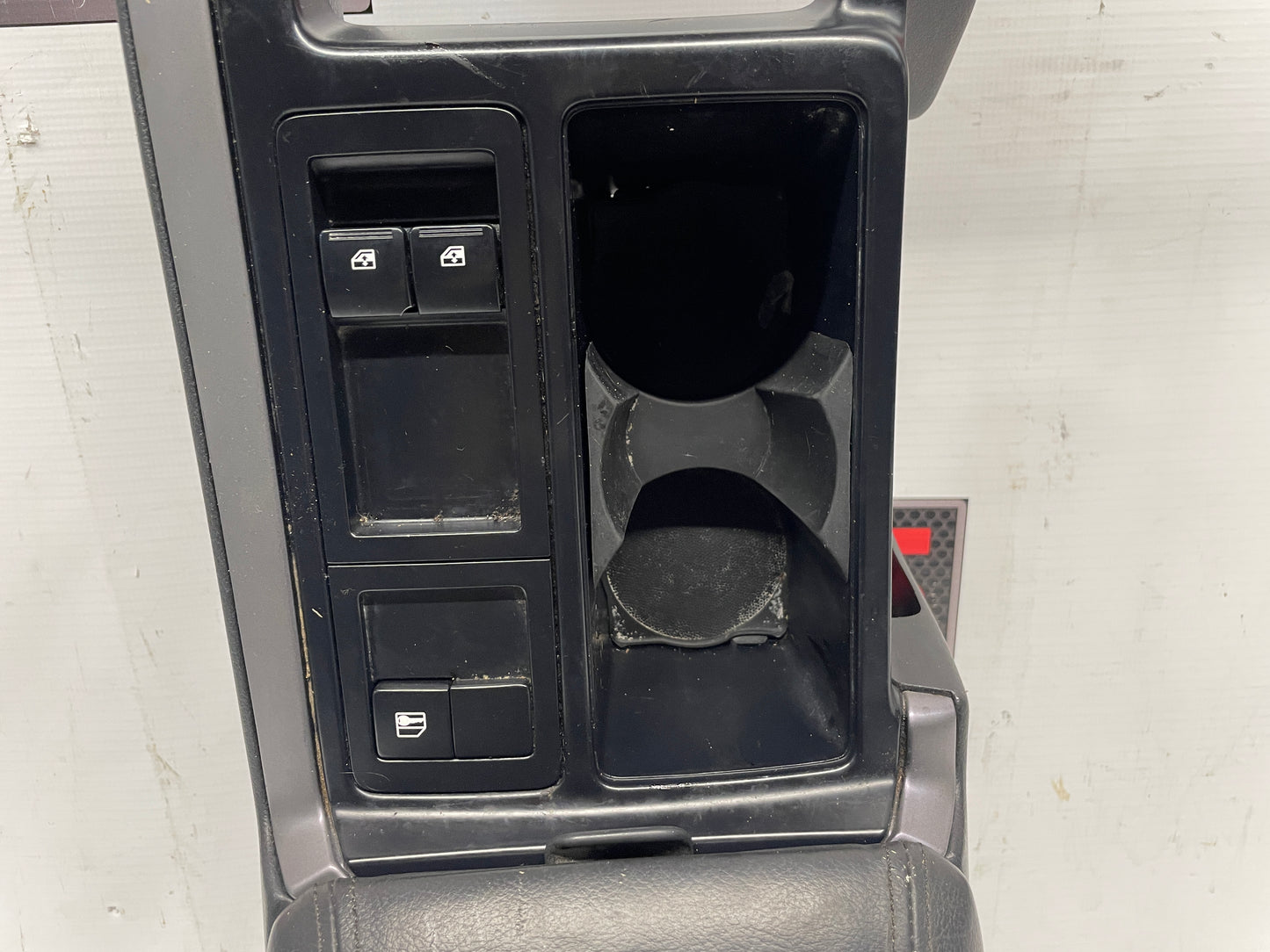 2005 Pontiac GTO Center Console Armrest OEM - Day's Parts Yard