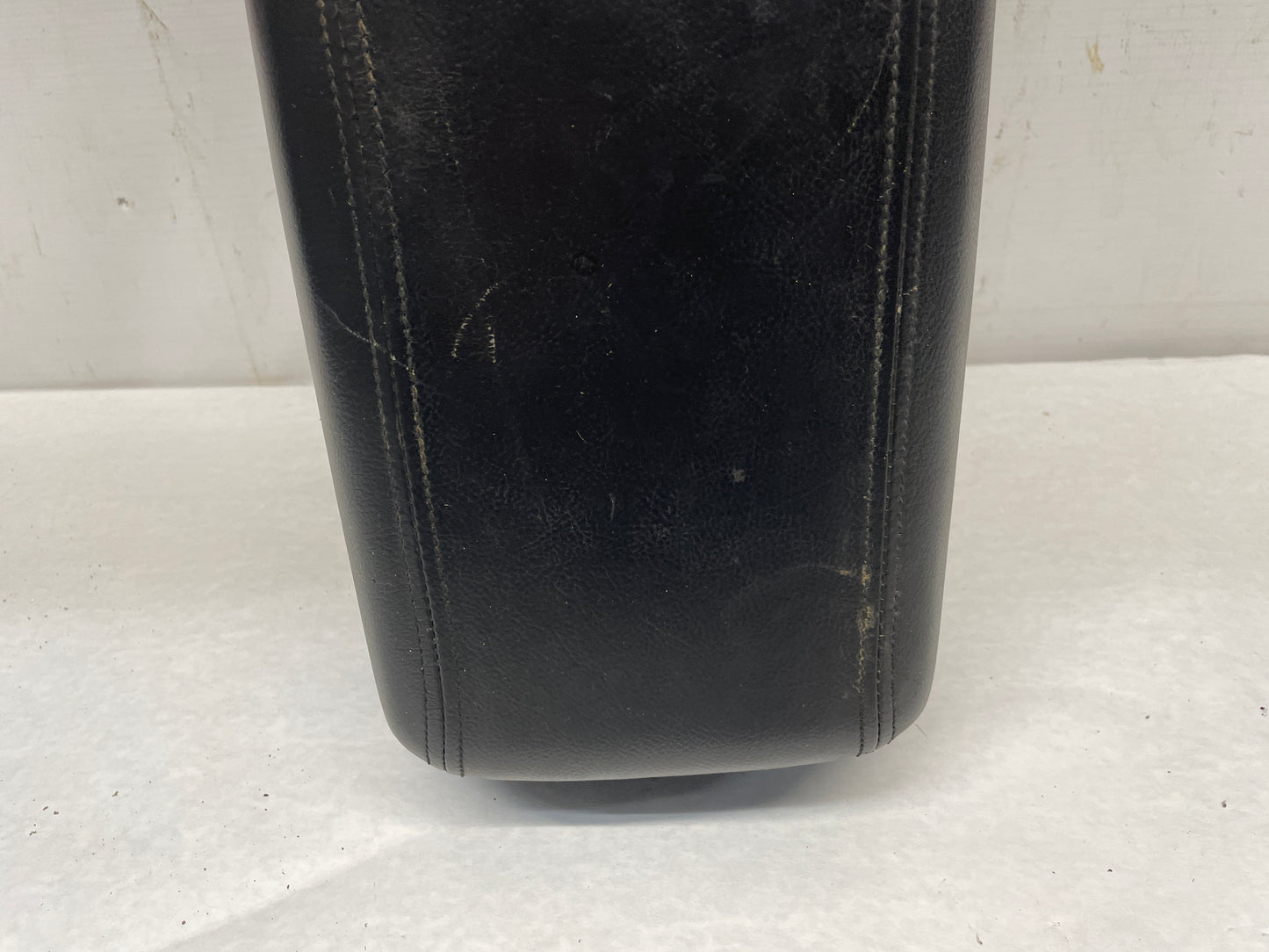 2005 Pontiac GTO Center Console Armrest OEM - Day's Parts Yard