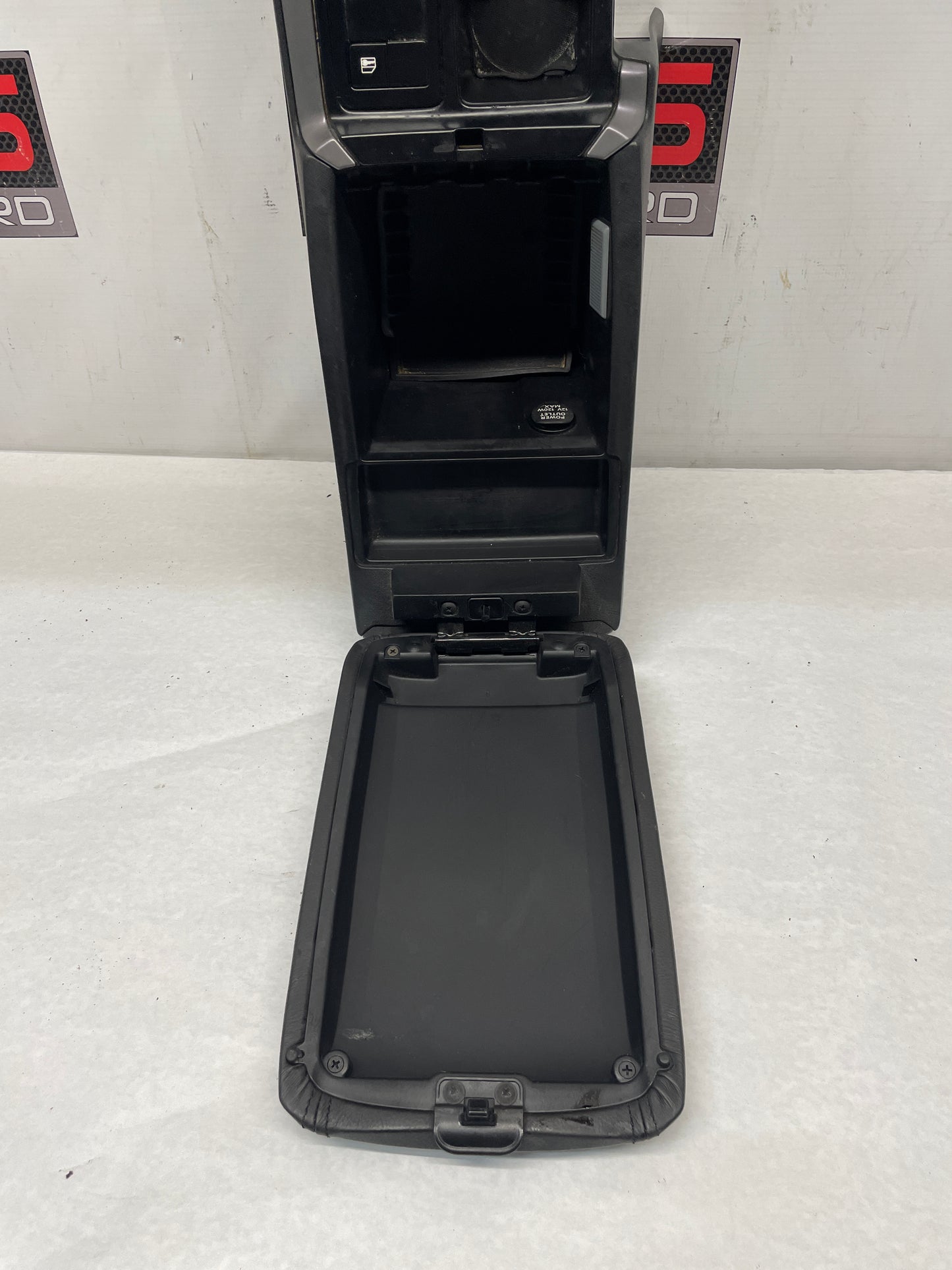2005 Pontiac GTO Center Console Armrest OEM - Day's Parts Yard