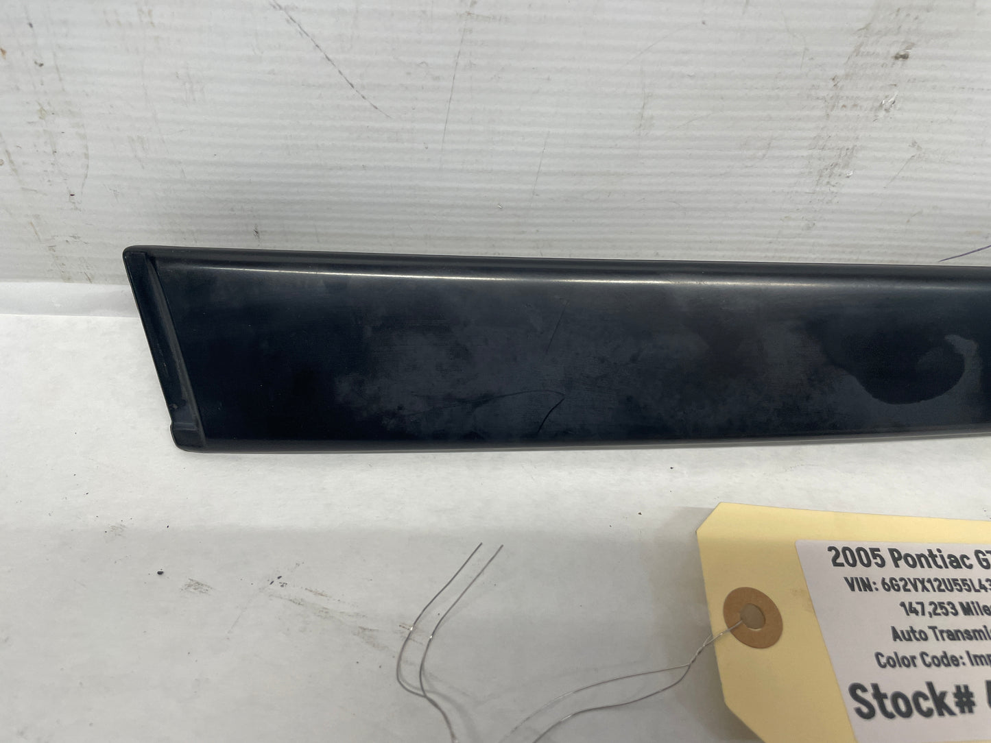 2005 Pontiac GTO LH Driver Exterior B Pillar Window Trim Cover Applique Molding OEM - Day's Parts Yard