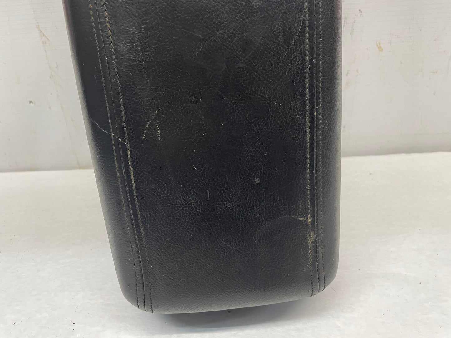 2005 Pontiac GTO Center Console Armrest OEM - Day's Parts Yard