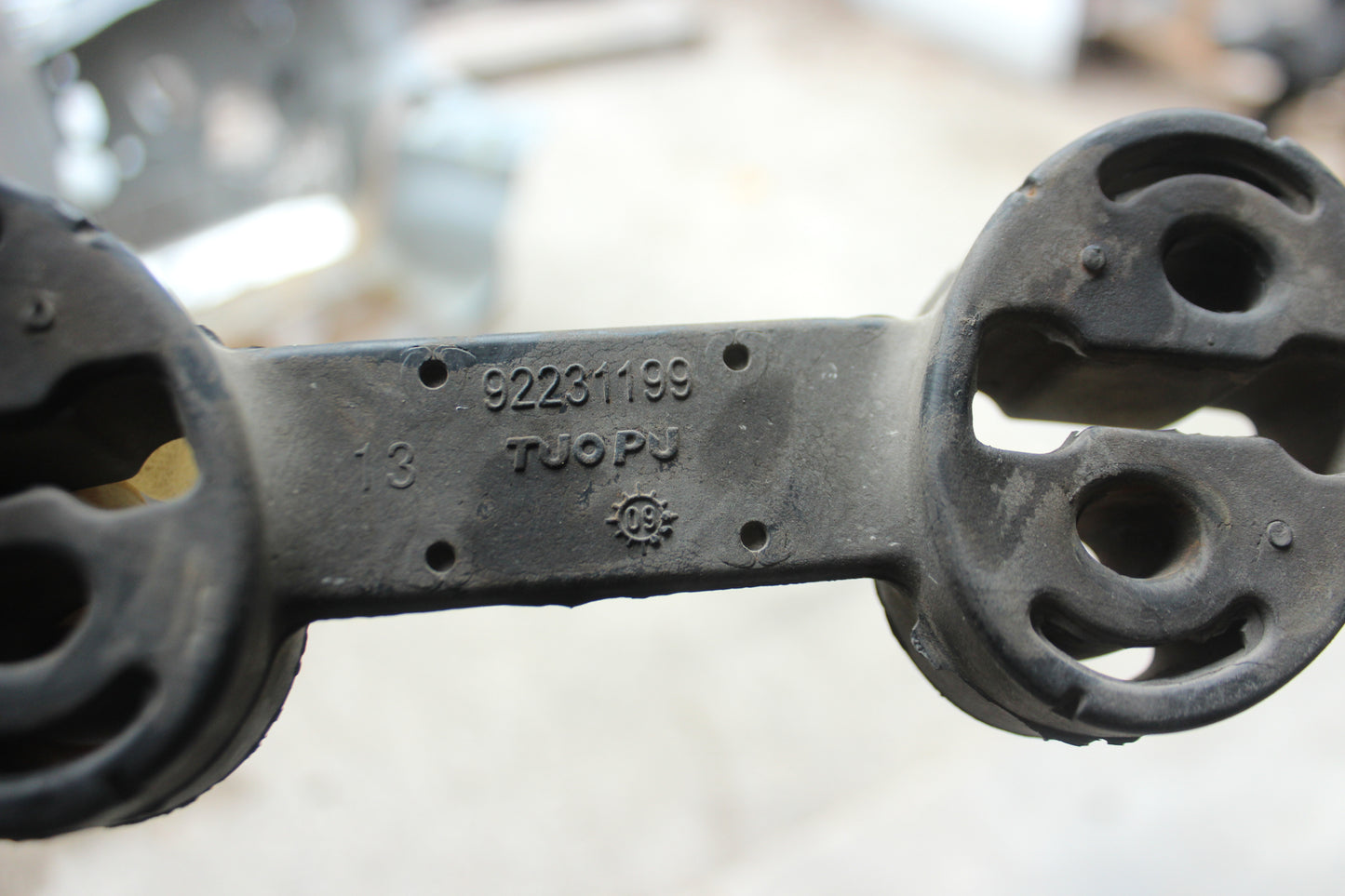 2014 Chevy Camaro SS Camaro SS Exhaust Muffler Rubber Hanger Set OEM - Day's Parts Yard