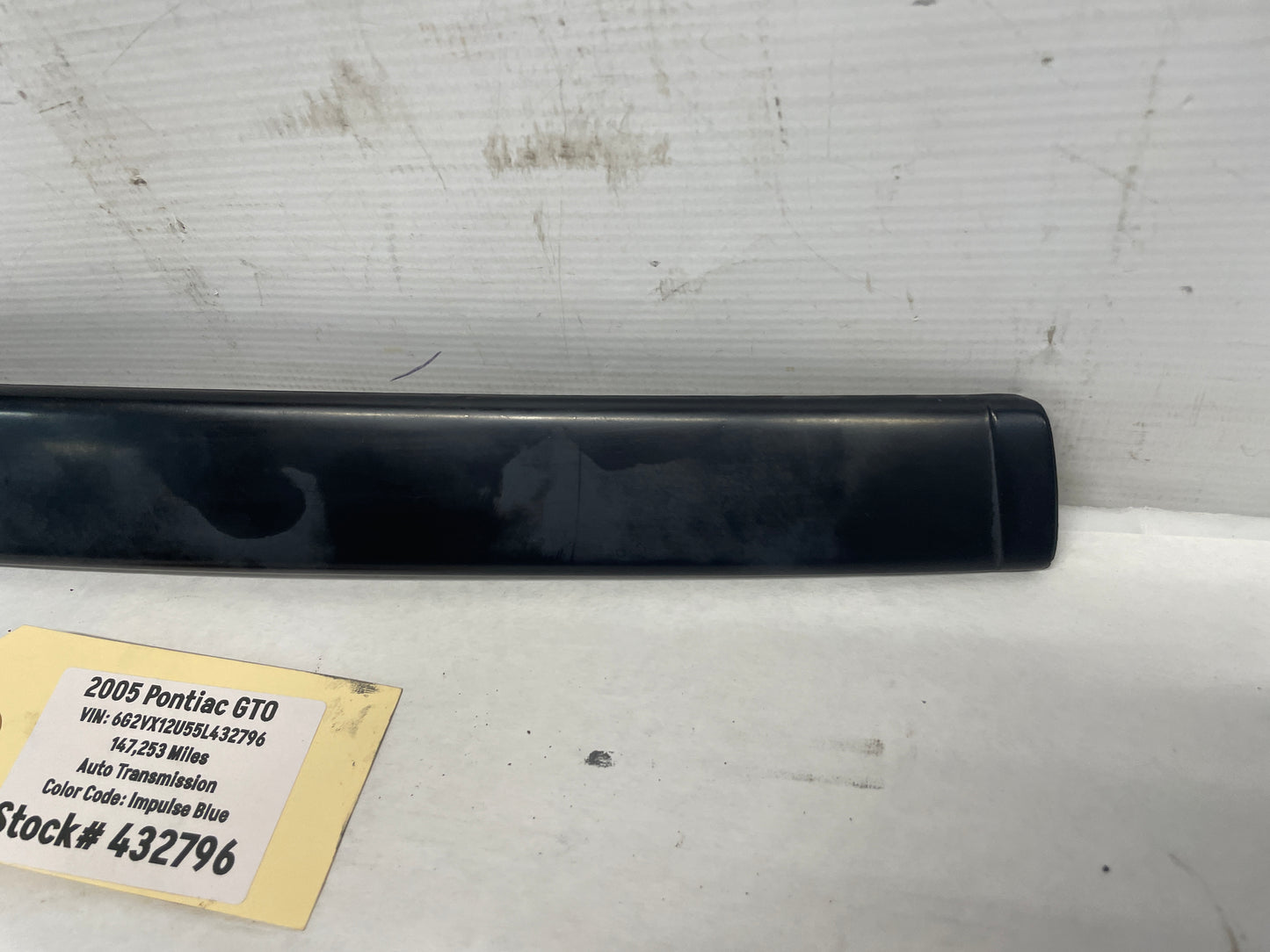 2005 Pontiac GTO LH Driver Exterior B Pillar Window Trim Cover Applique Molding OEM - Day's Parts Yard