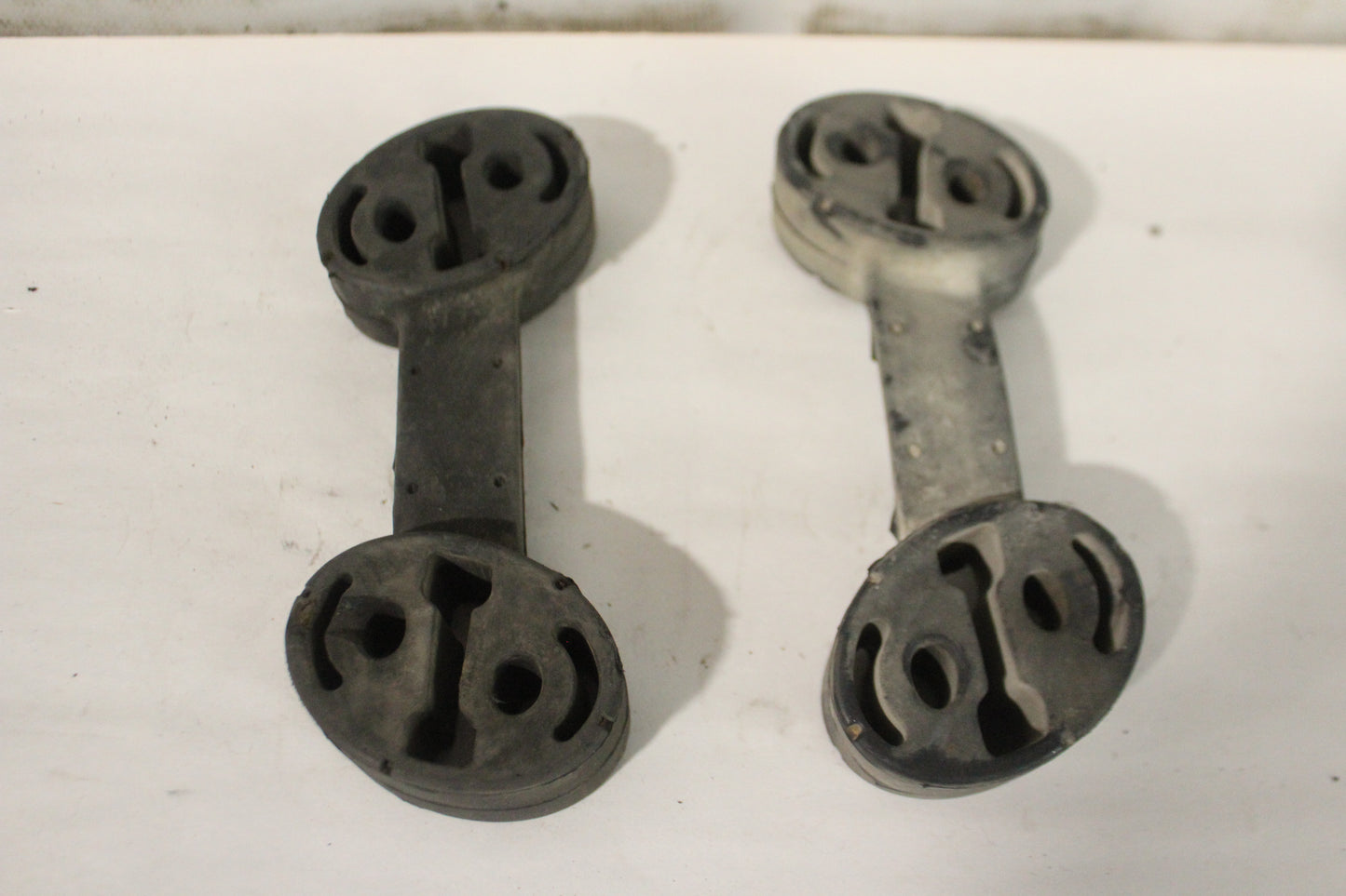 2014 Chevy Camaro SS Camaro SS Exhaust Muffler Rubber Hanger Set OEM - Day's Parts Yard