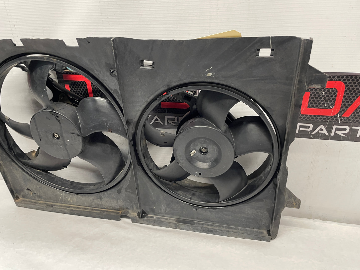 2005 Pontiac GTO Dual Radiator Electric Cooling Fans Shroud Assembly OEM - Day's Parts Yard