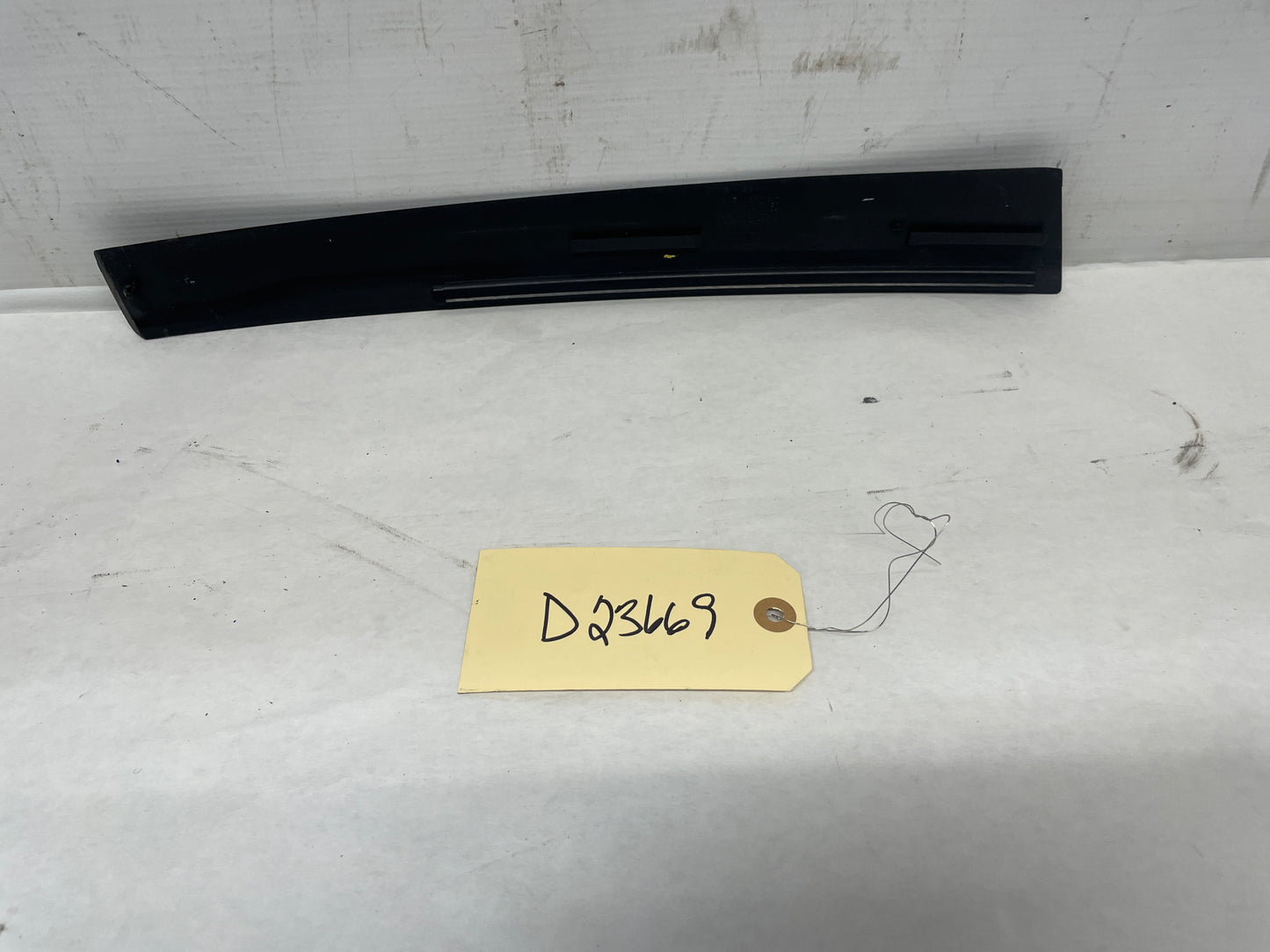 2005 Pontiac GTO RH Passenger Exterior B Pillar Window Trim Cover Applique Molding OEM - Day's Parts Yard