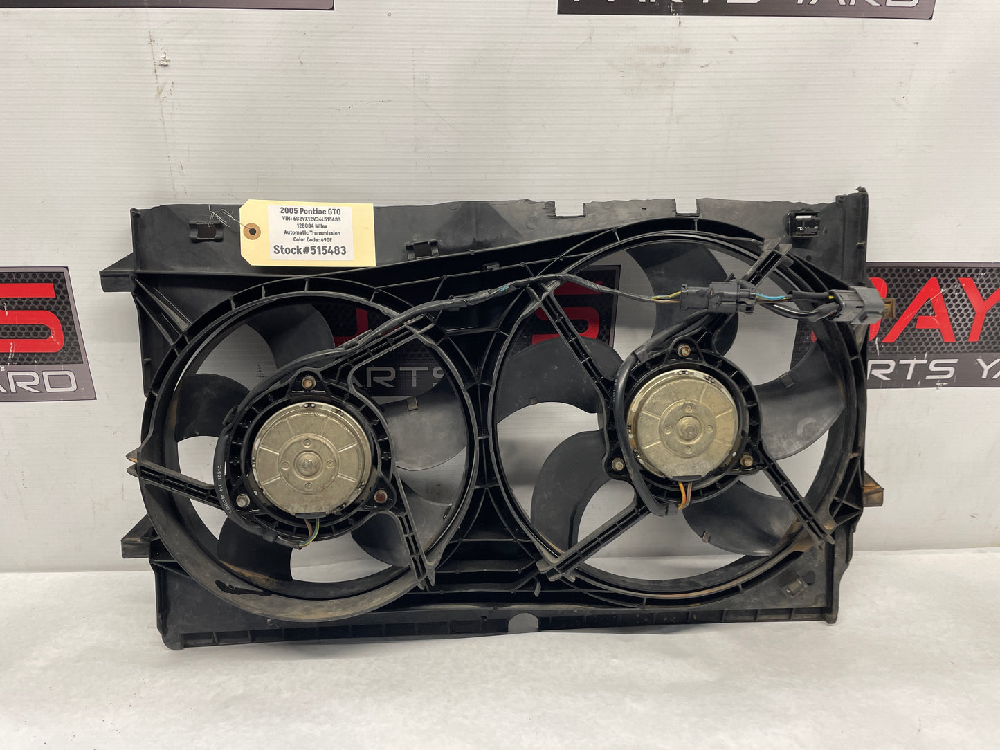 2005 Pontiac GTO Dual Radiator Electric Cooling Fans Shroud Assembly OEM - Day's Parts Yard