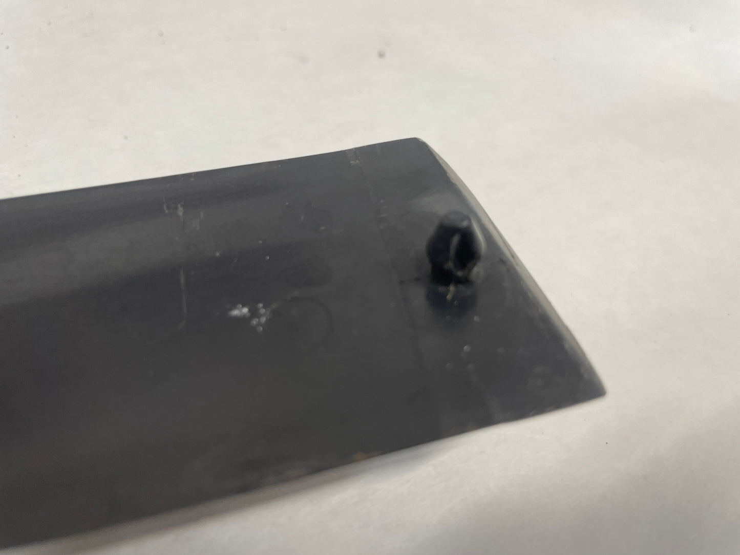 2005 Pontiac GTO RH Passenger Exterior B Pillar Window Trim Cover Applique Molding OEM - Day's Parts Yard