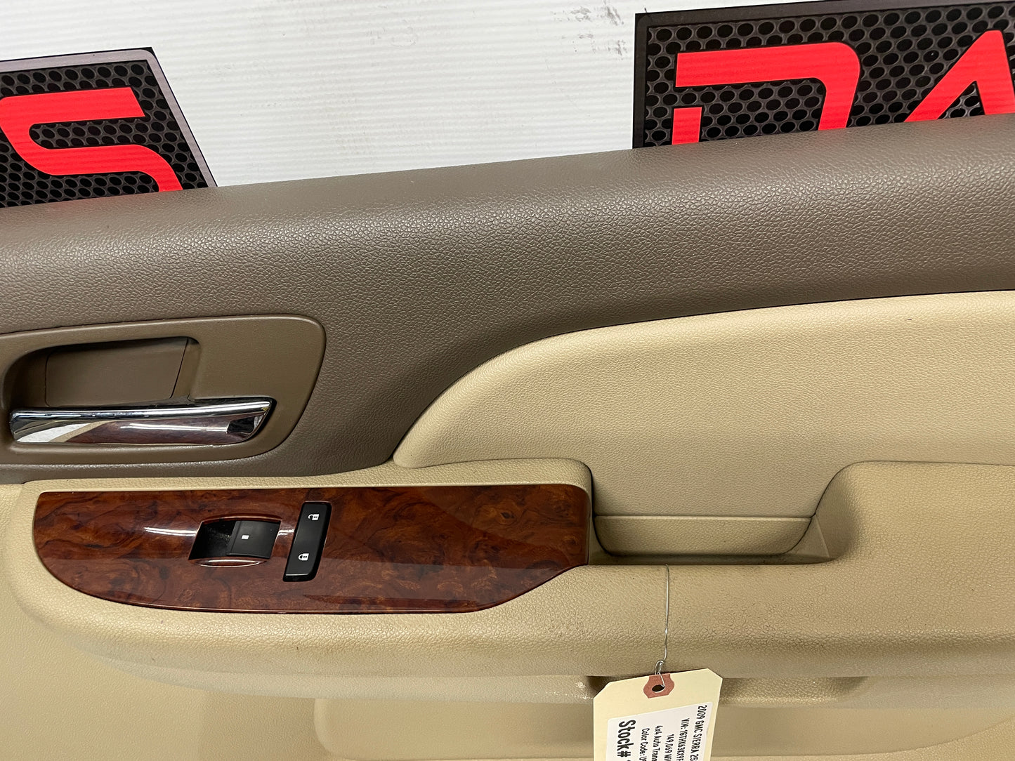2009 GMC Sierra 2500HD SLT Passenger Front Interior Door Panel Cashmere Tan OEM - Day's Parts Yard