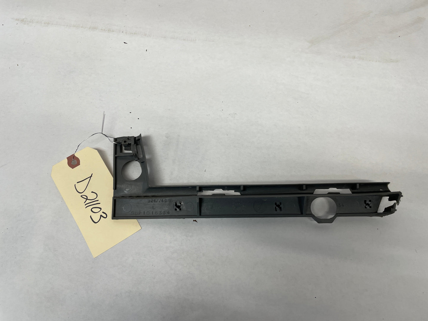 2006 Pontiac GTO LH Driver Fender Bracket Brace OEM - Day's Parts Yard