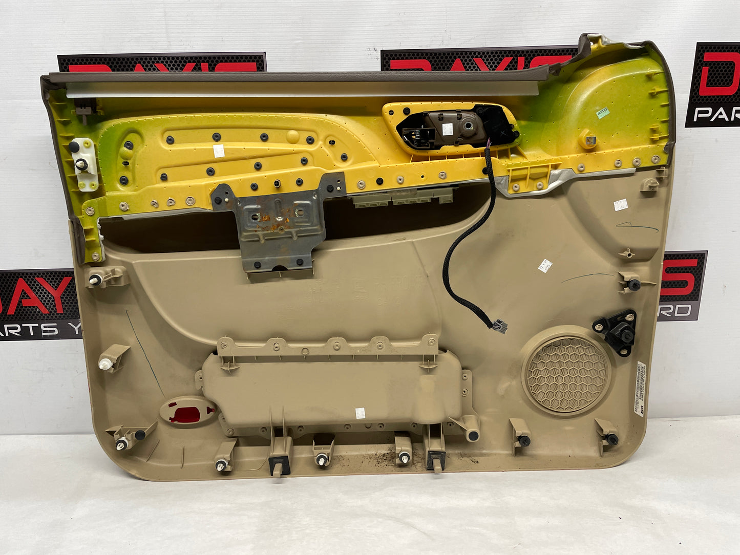 2009 GMC Sierra 2500HD SLT Passenger Front Interior Door Panel Cashmere Tan OEM - Day's Parts Yard