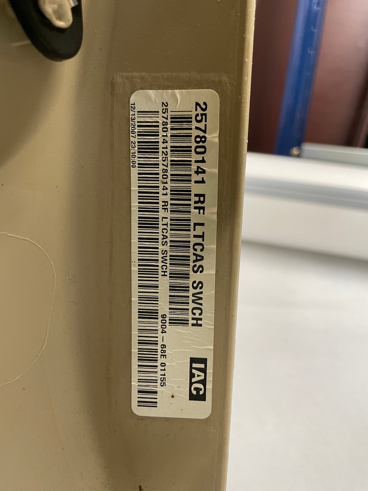 2009 GMC Sierra 2500HD SLT Passenger Front Interior Door Panel Cashmere Tan OEM - Day's Parts Yard
