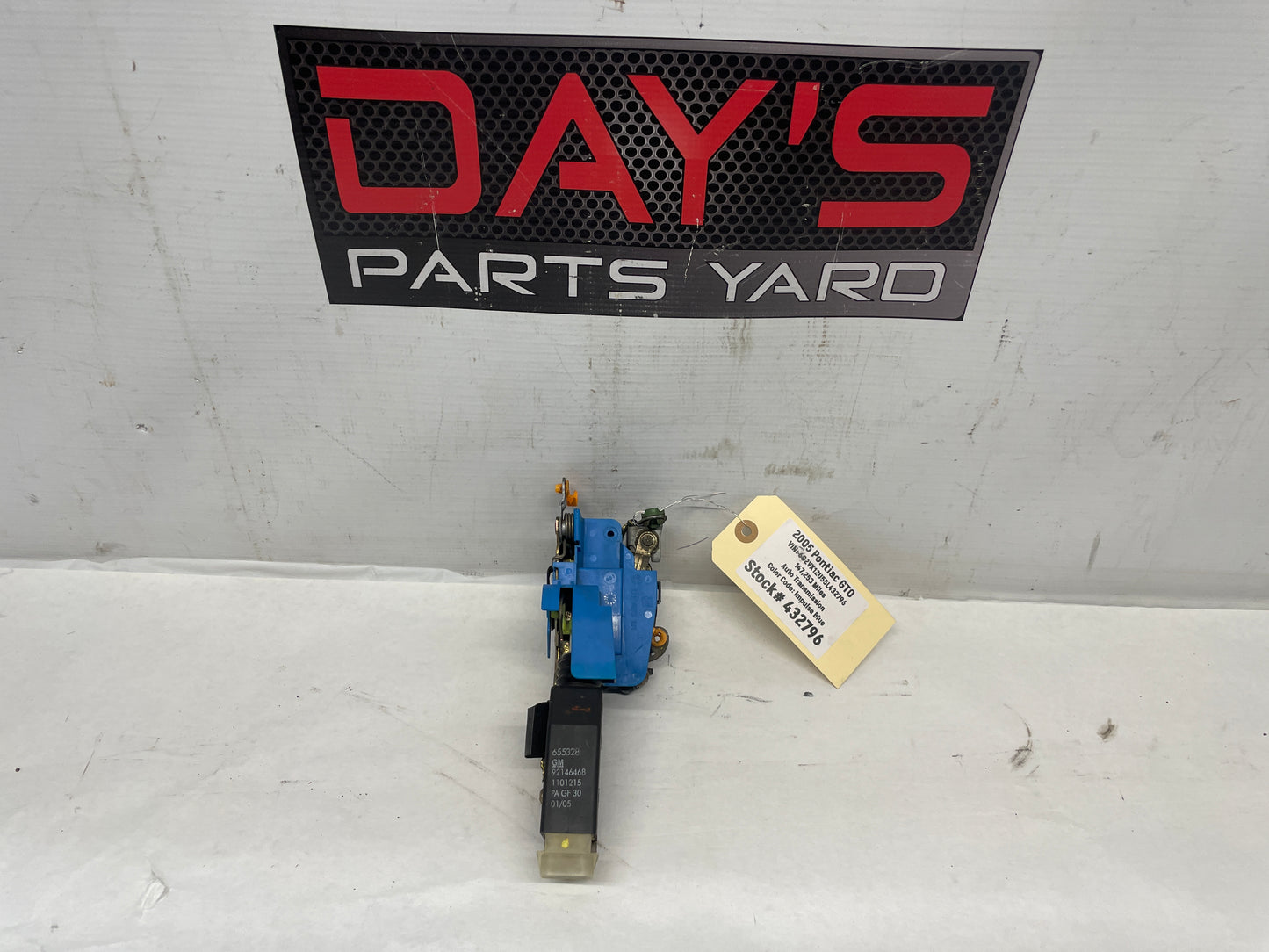 2005 Pontiac GTO LH Driver Door Lock Actuator Assembly OEM - Day's Parts Yard