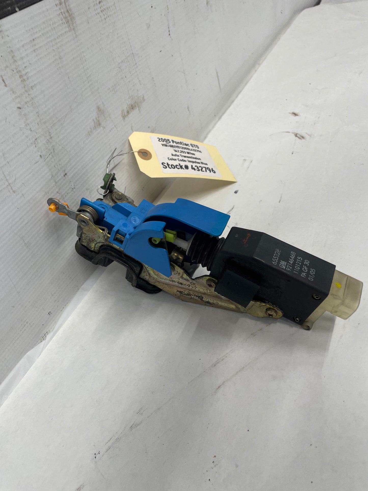 2005 Pontiac GTO LH Driver Door Lock Actuator Assembly OEM - Day's Parts Yard