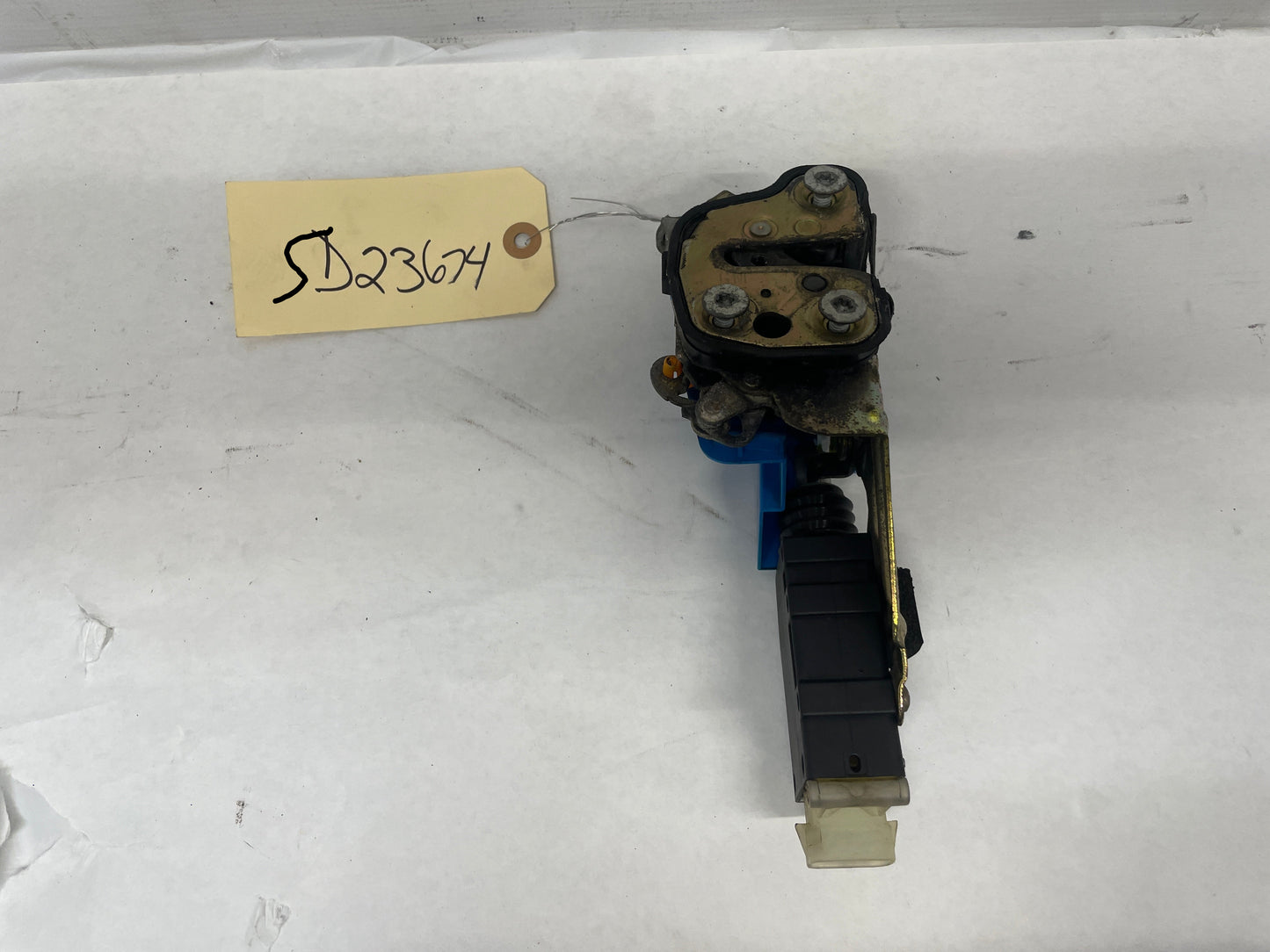 2005 Pontiac GTO LH Driver Door Lock Actuator Assembly OEM - Day's Parts Yard
