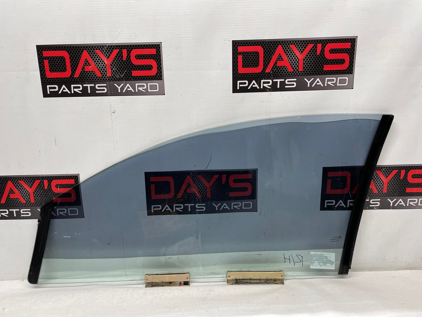 2006 Pontiac GTO RH Passenger Front Door Window Glass OEM - Day's Parts Yard