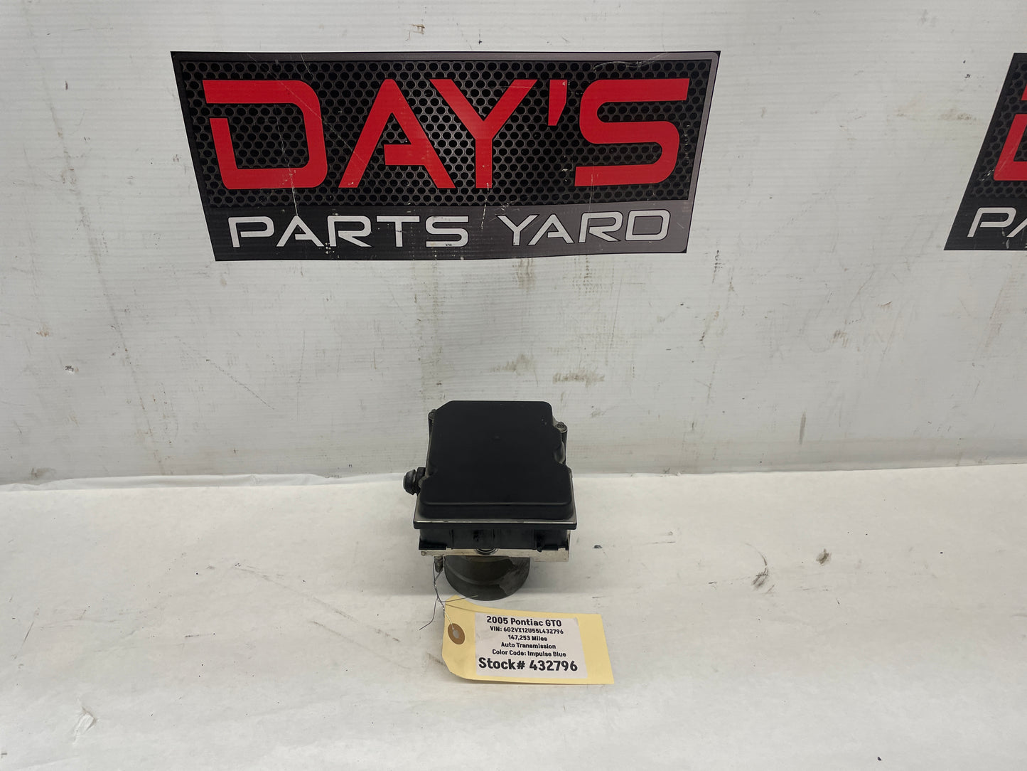 2005 Pontiac GTO ABS Anti Lock Brake Control Module Valve 92211444 OEM - Day's Parts Yard