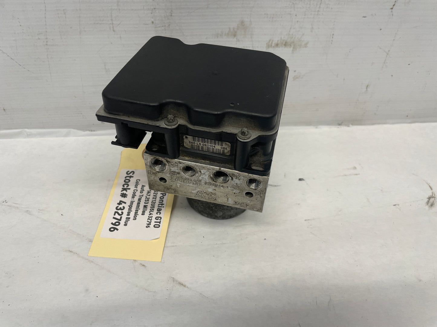 2005 Pontiac GTO ABS Anti Lock Brake Control Module Valve 92211444 OEM - Day's Parts Yard