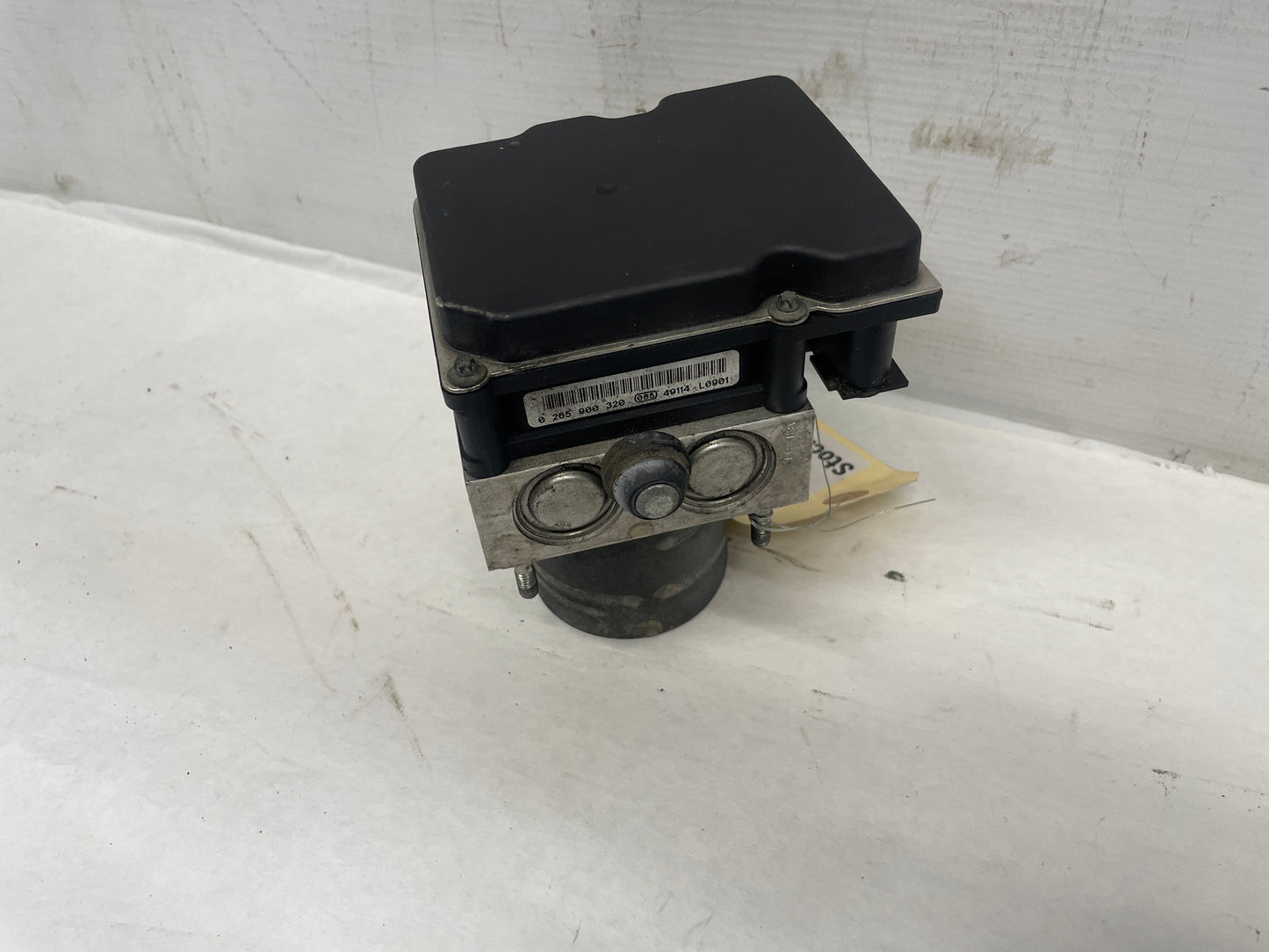 2005 Pontiac GTO ABS Anti Lock Brake Control Module Valve 92211444 OEM - Day's Parts Yard