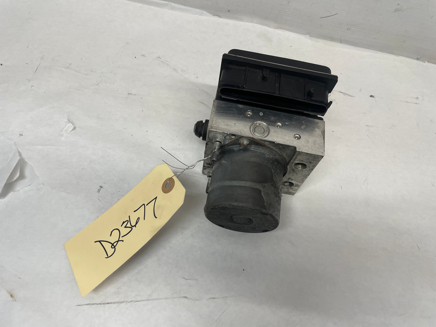 2005 Pontiac GTO ABS Anti Lock Brake Control Module Valve 92211444 OEM - Day's Parts Yard