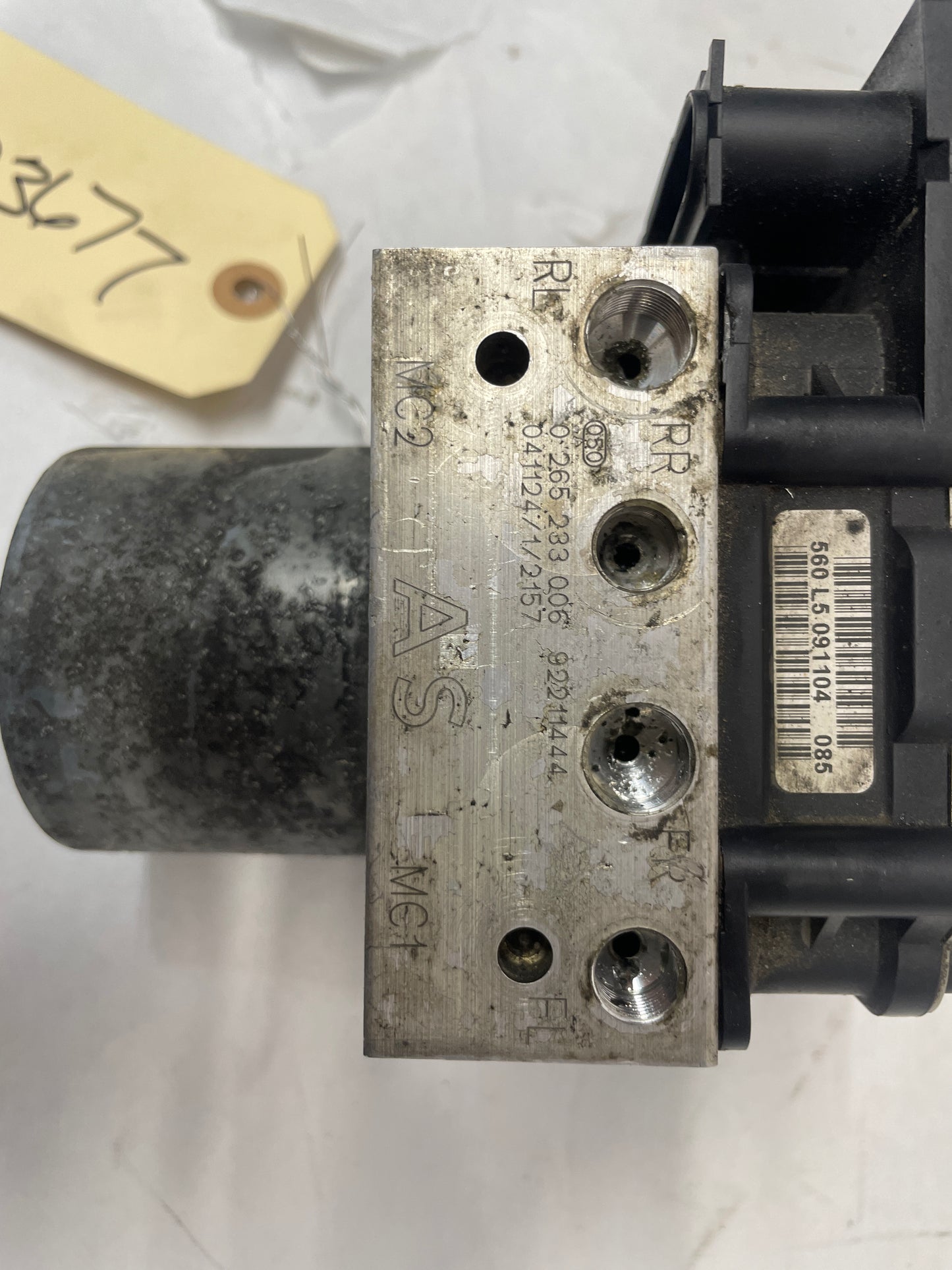 2005 Pontiac GTO ABS Anti Lock Brake Control Module Valve 92211444 OEM - Day's Parts Yard
