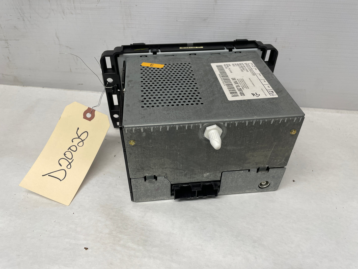 2009 GMC Sierra 2500HD SLT Radio Stereo Receiver AM FM CD Player OEM - Day's Parts Yard