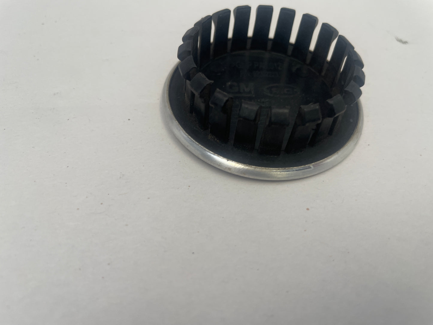2010 Chevy Camaro SS Wheel Center Cap OEM - Day's Parts Yard