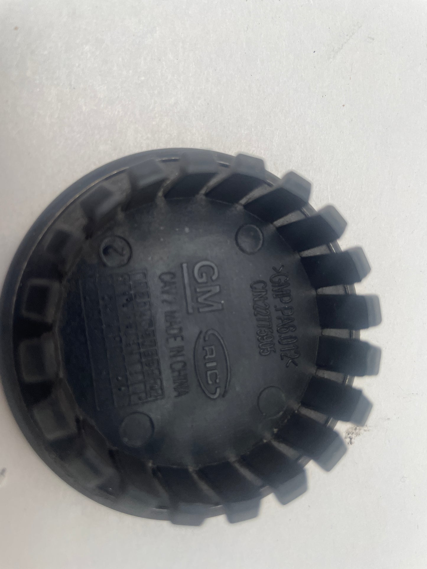 2010 Chevy Camaro SS Wheel Center Cap OEM - Day's Parts Yard