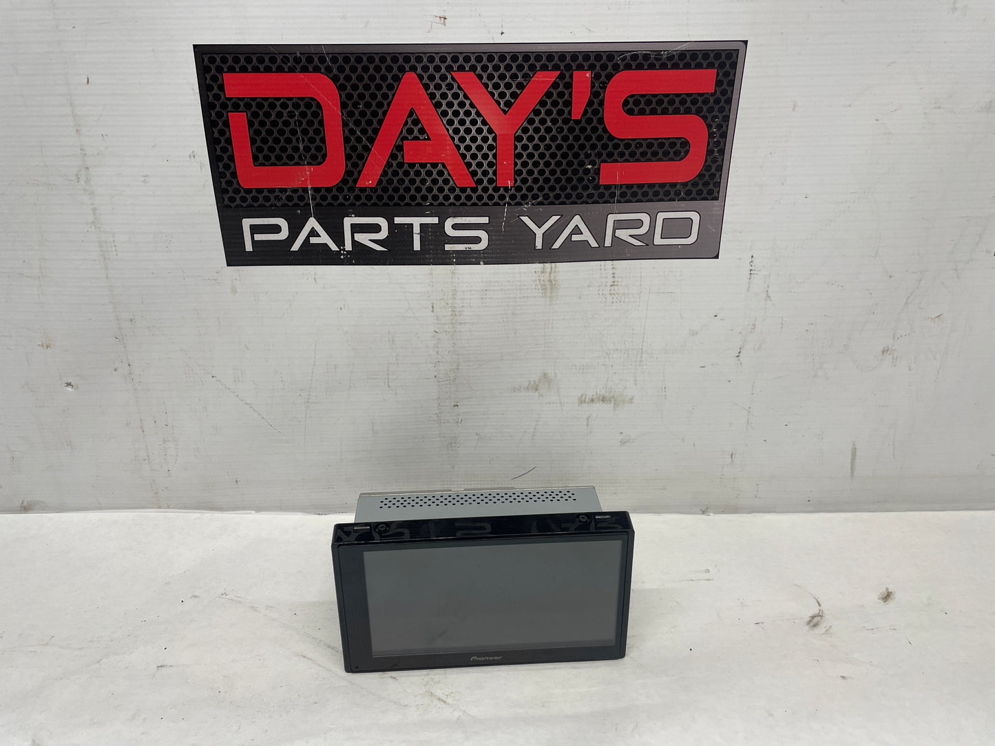 Pioneer 6.8" Touchscreen Digital Media Receiver with Carplay - Day's Parts Yard