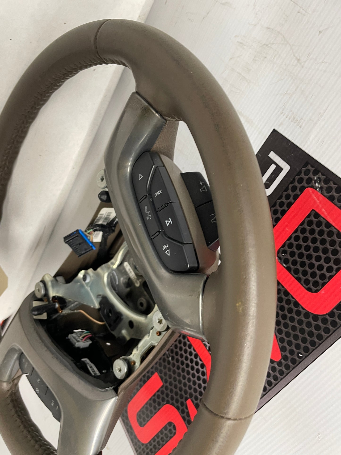 2009 GMC Sierra 2500HD SLT Steering Wheel OEM - Day's Parts Yard