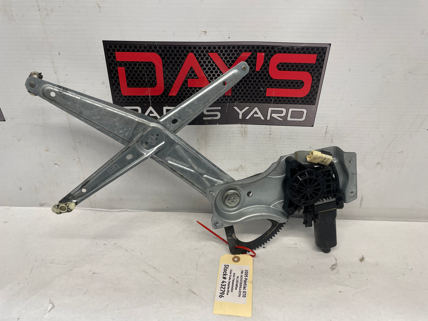 2005 Pontiac GTO RH Passenger Front Window Regulator Motor OEM - Day's Parts Yard