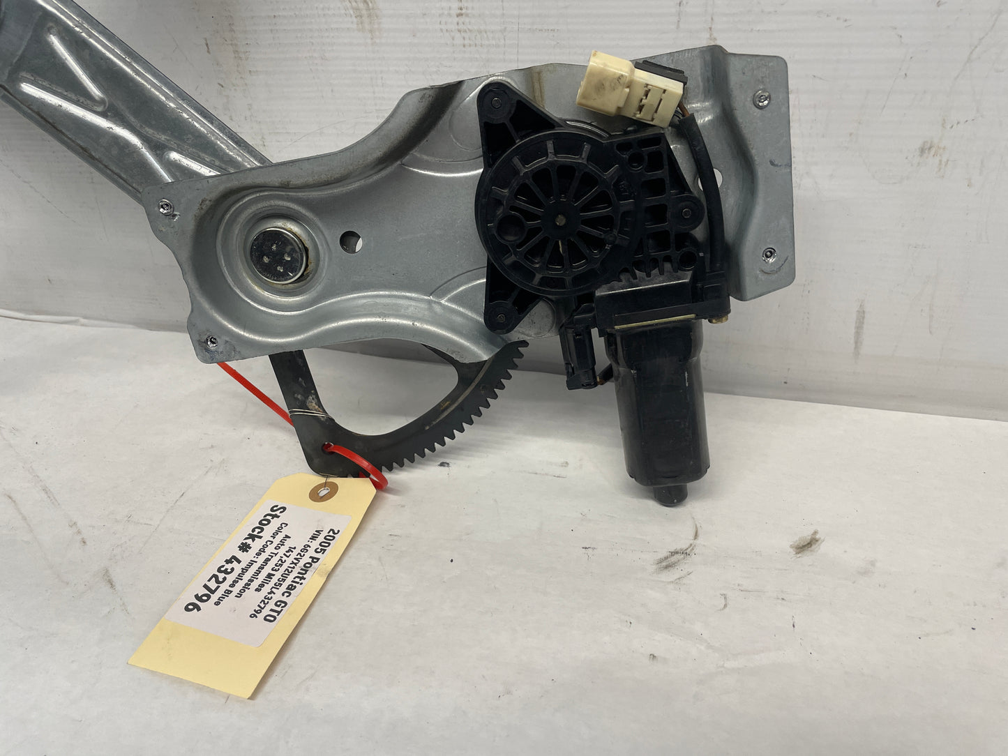 2005 Pontiac GTO RH Passenger Front Window Regulator Motor OEM - Day's Parts Yard