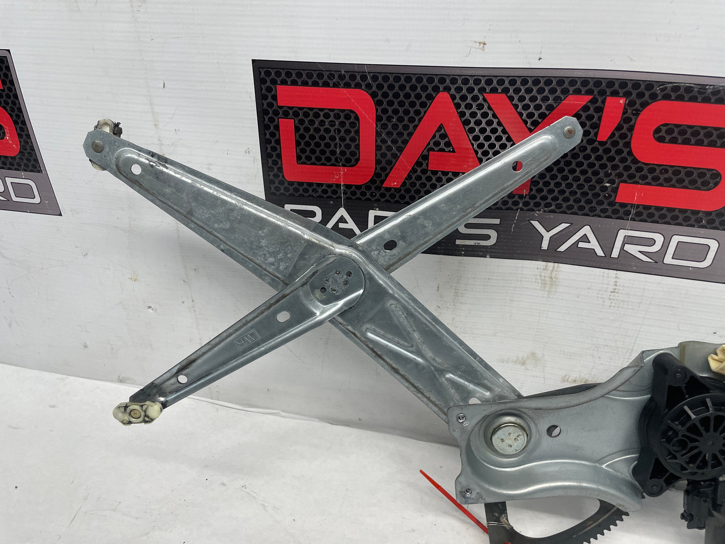 2005 Pontiac GTO RH Passenger Front Window Regulator Motor OEM - Day's Parts Yard