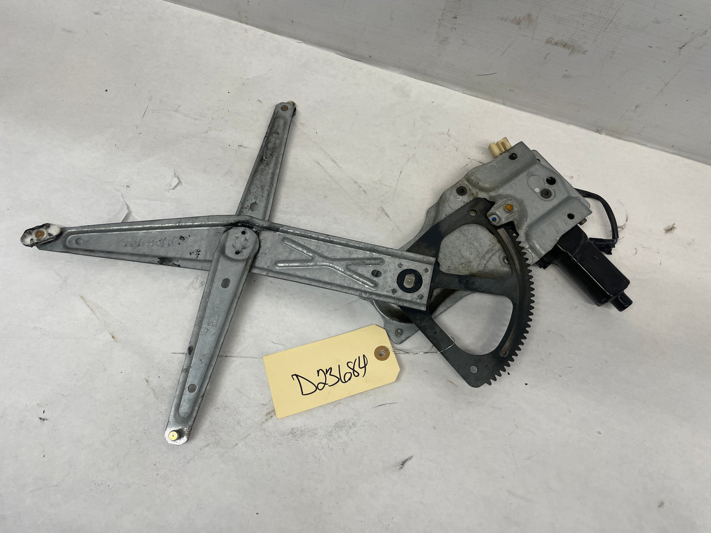 2005 Pontiac GTO LH Driver Front Window Regulator Motor OEM - Day's Parts Yard