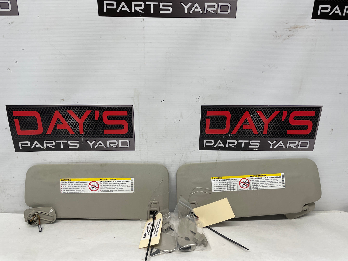 2009 GMC Sierra 2500HD SLT RH & LH Sunvisor Sun Visor w/ Clips OEM - Day's Parts Yard