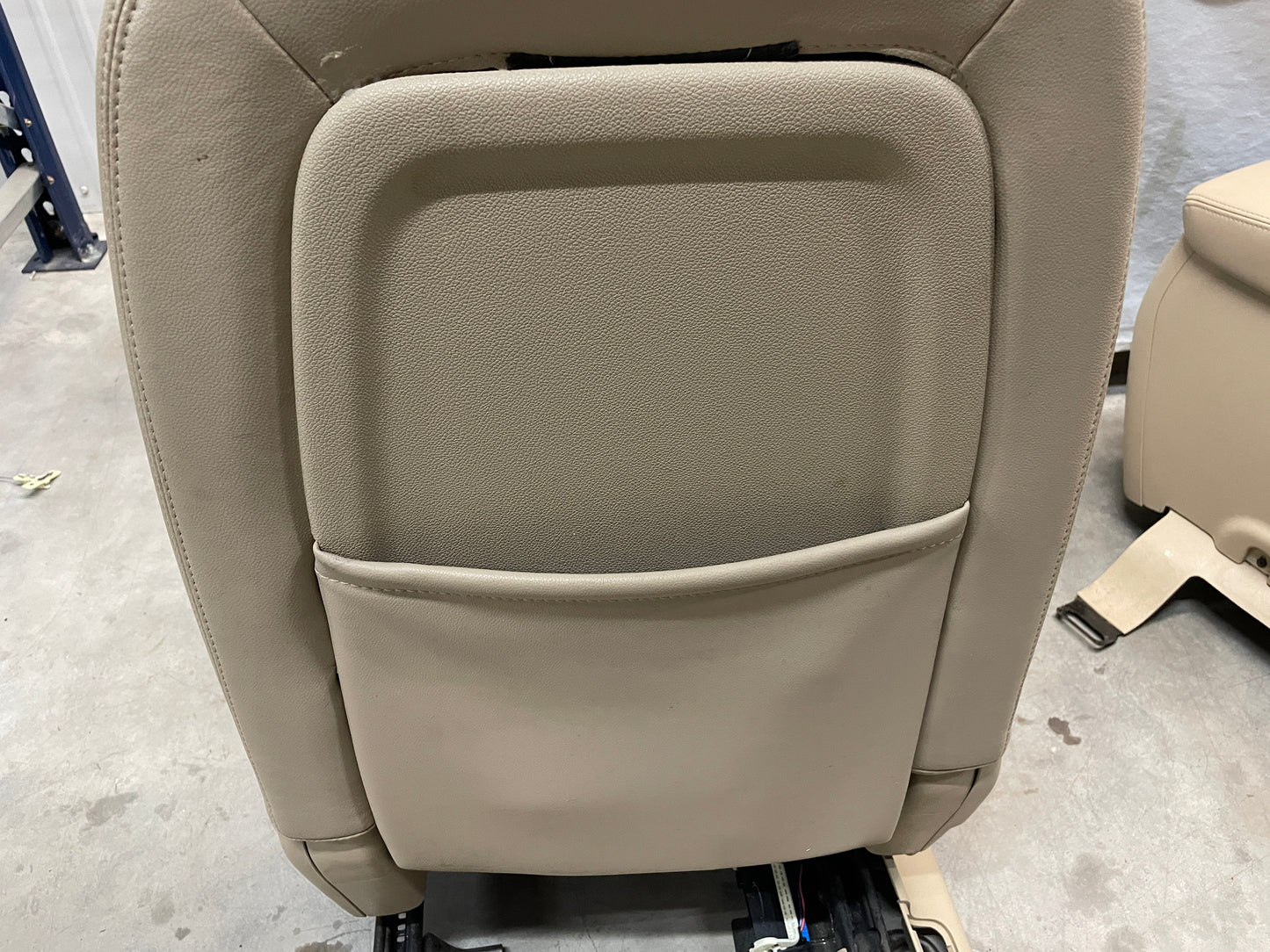 2009 GMC Sierra 2500HD SLT Seats Fronts and Rears Tan Cashmere OEM - Day's Parts Yard