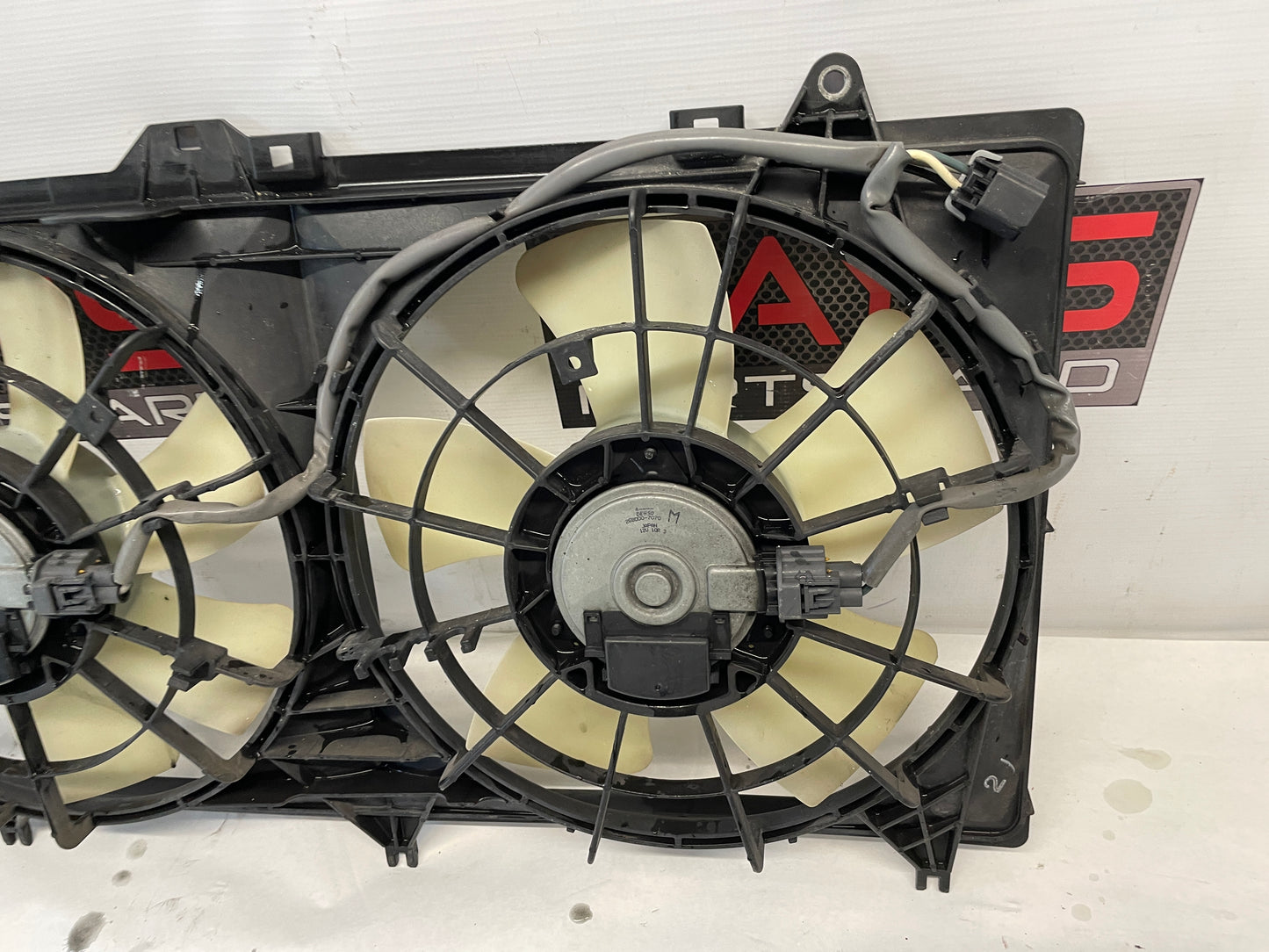 2015 Chevy Camaro SS 1LE Dual Radiator Cooling Fans Assembly OEM - Day's Parts Yard