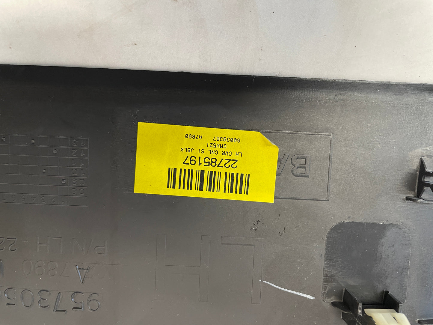 2015 Chevy Camaro SS 1LE RH & LH Center Console Side Extension Trims Panels OEM - Day's Parts Yard