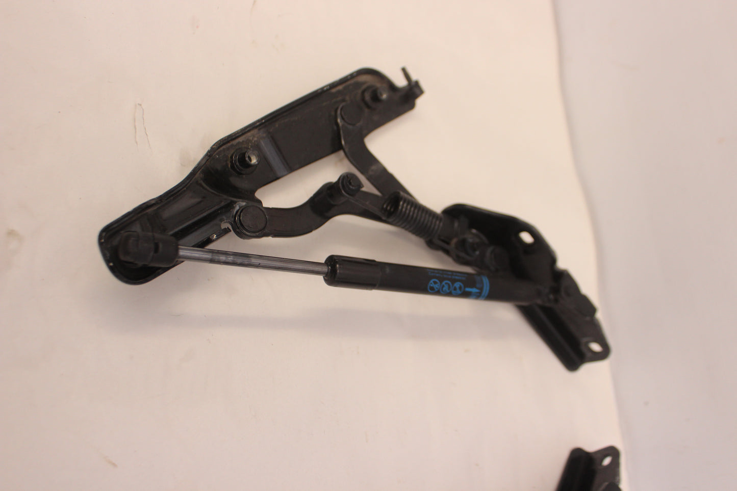 2015 Chevy SS Sedan RH & LH Trunk Hinges OEM - Day's Parts Yard