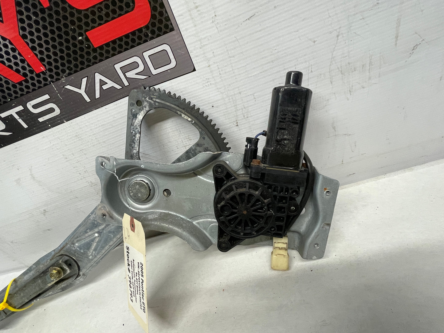 2005 Pontiac GTO LH Driver Window Regulator Motor OEM - Day's Parts Yard